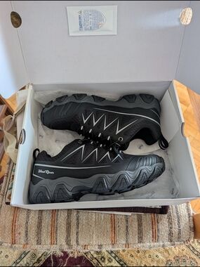 WindRiver Men's Black Performance Hiking Sneakers